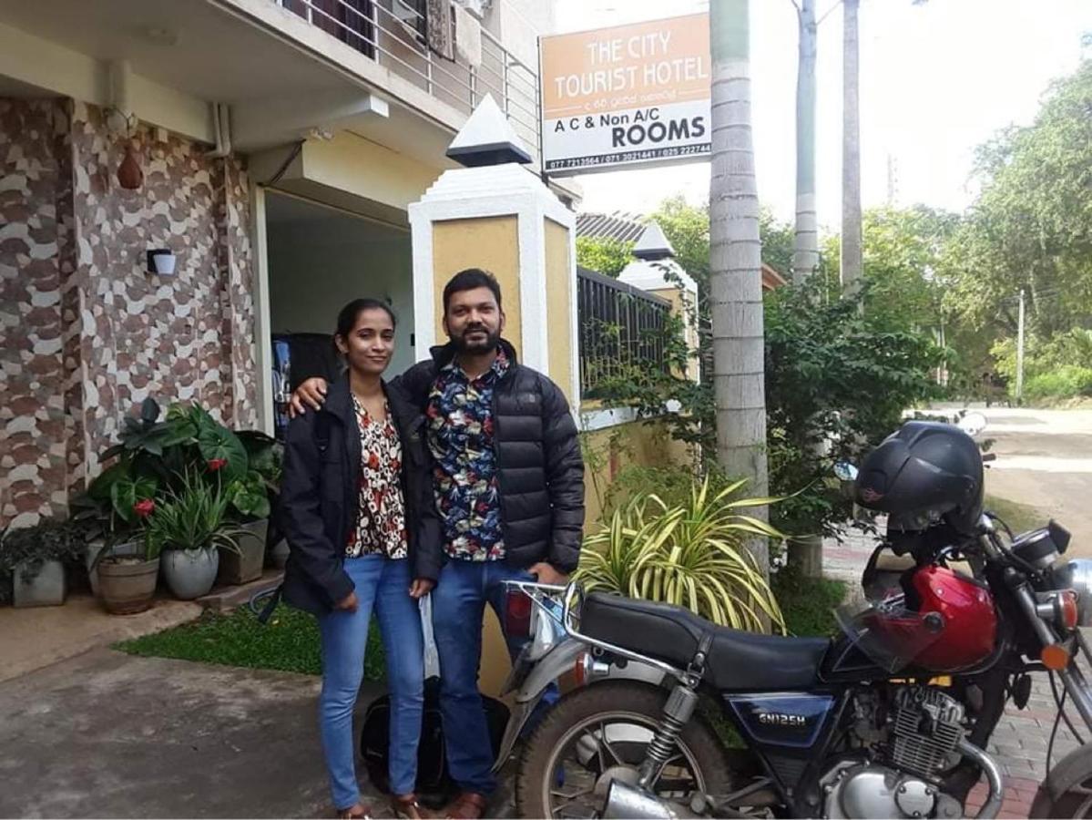 The City Tourist Hotel Anuradhapura Buitenkant foto
