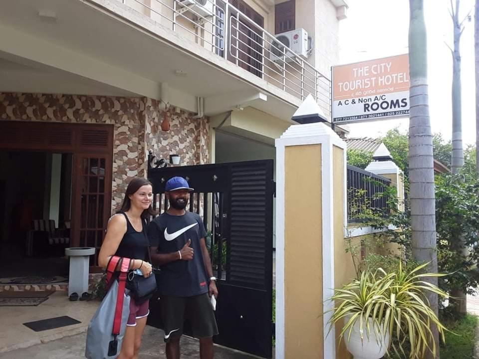 The City Tourist Hotel Anuradhapura Buitenkant foto