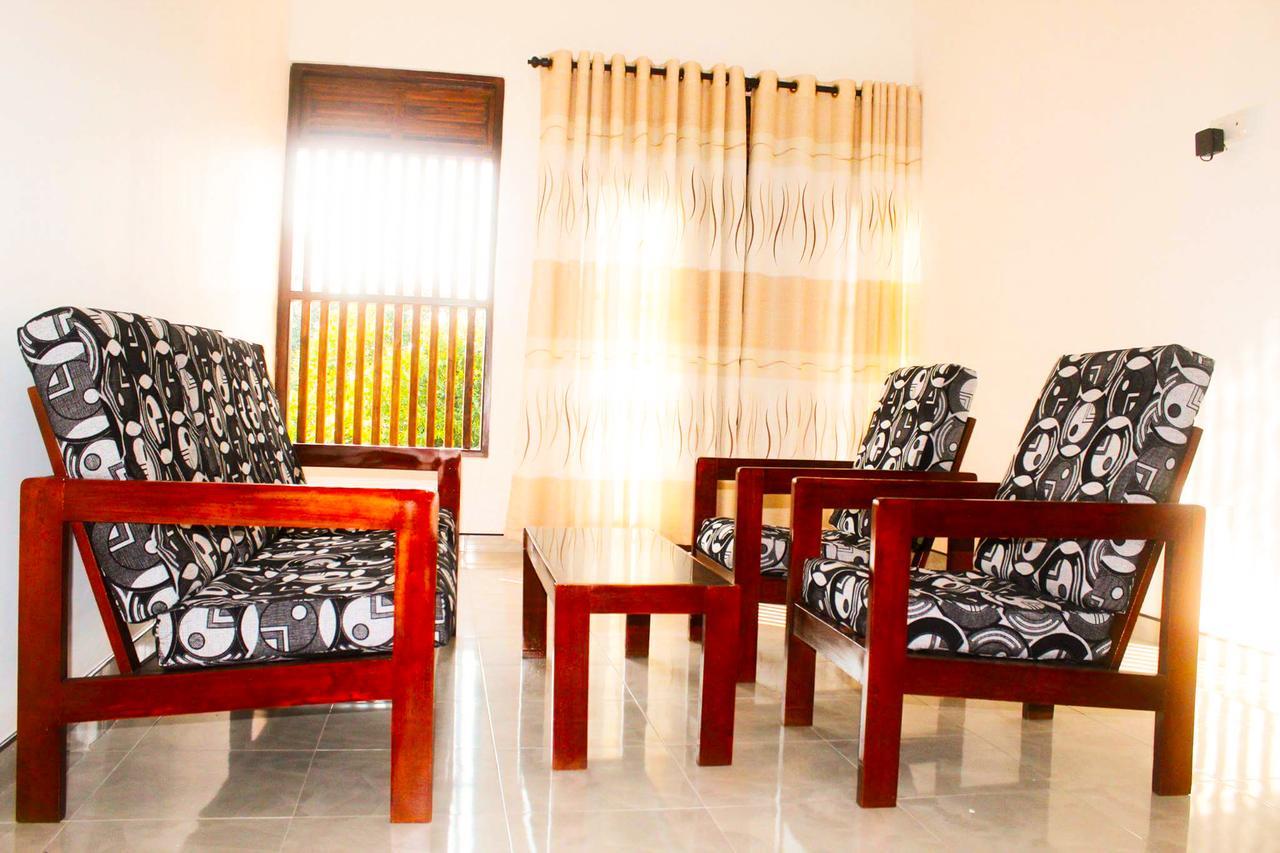 The City Tourist Hotel Anuradhapura Buitenkant foto