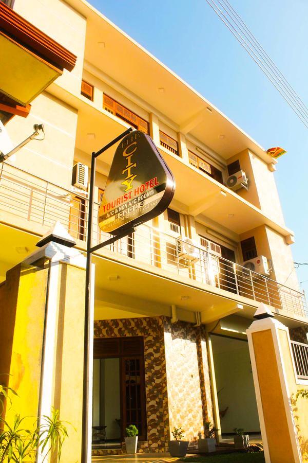The City Tourist Hotel Anuradhapura Buitenkant foto
